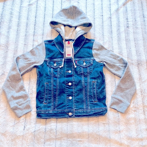 Levi’s Trucker Jacket - Picture 1 of 5